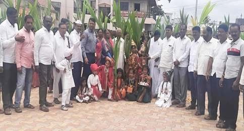 Plant distribution to school students